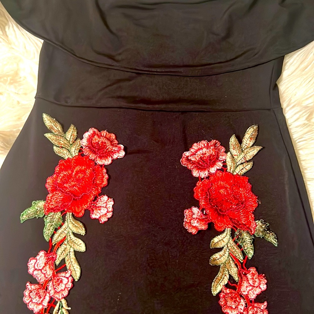 Pretty mini dress black size small new never used with flowers